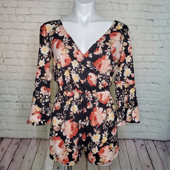 Say Anything Floral Bell Sleeve Romper Size M - Picture 1 of 8